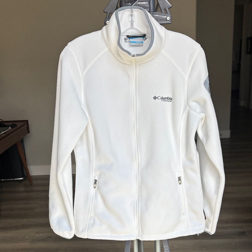 Columbia Titanium Women's Full Zip White Fleece Jacket (medium)